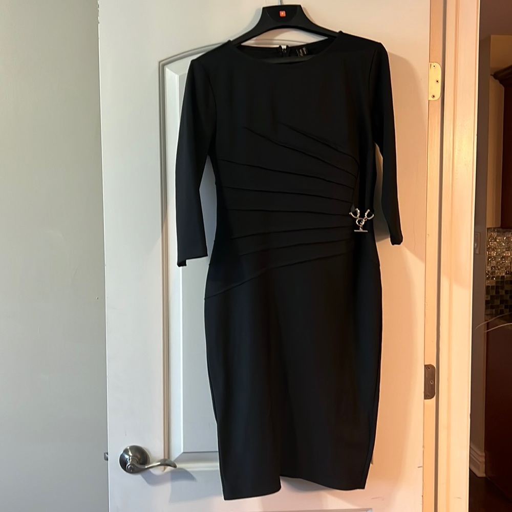 Women’s black dress w/gold waist chain